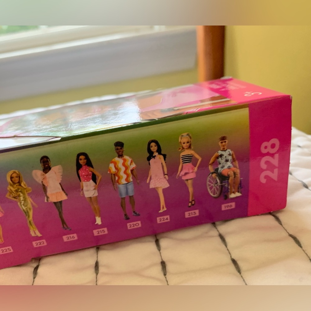 NIB Barbie Fashionistas Doll #228 Blind Barbie Pastel Outfit Cane Sunglasses - Picture 3 of 6